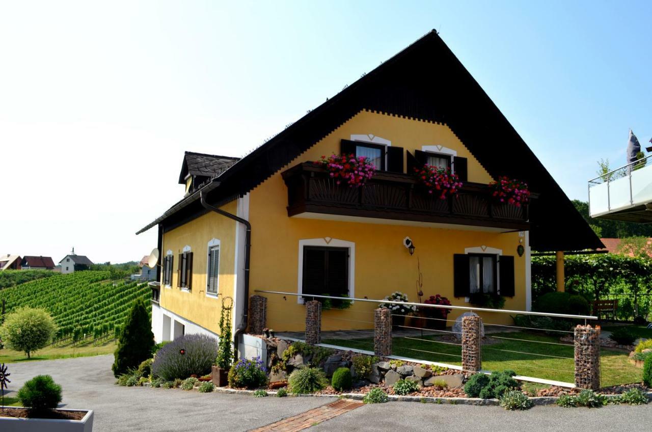 Gastehaus Friedrich Apartment Klöch Exterior foto